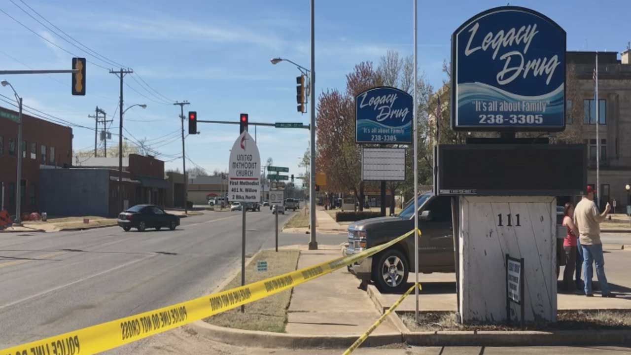 Police Search For Second Robber After Pauls Valley Pharmacy Robbery