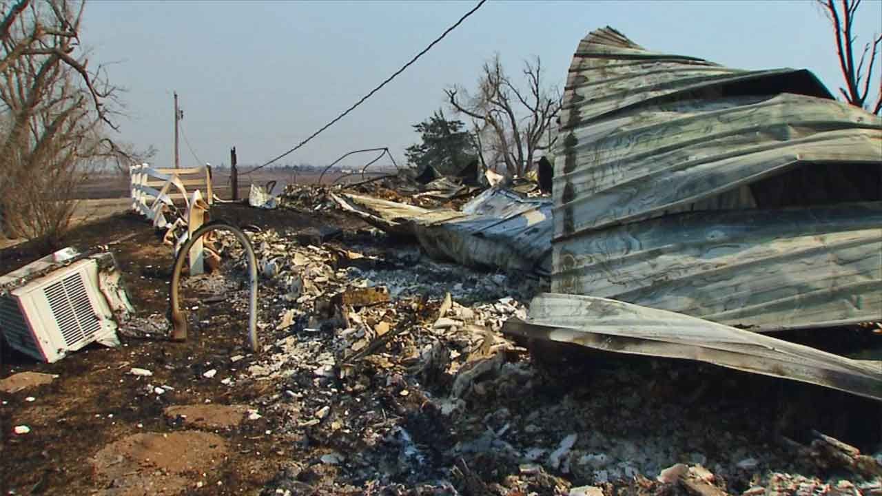 Senators Lankford, Inhofe Tour Wildfire Damage In NW OK