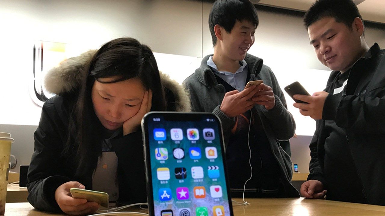 Apple Sued For Deliberately Slowing Down Older-Model iPhones