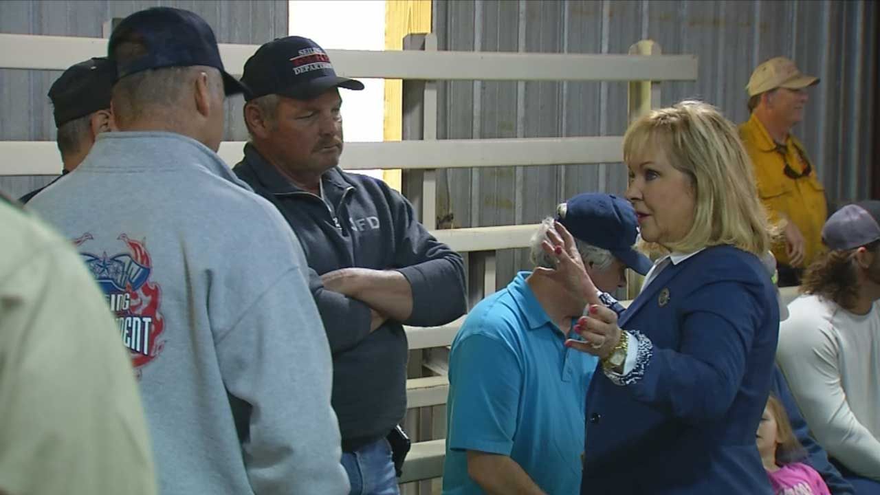 Gov. Fallin Tours Wildfire Damage In Western Oklahoma
