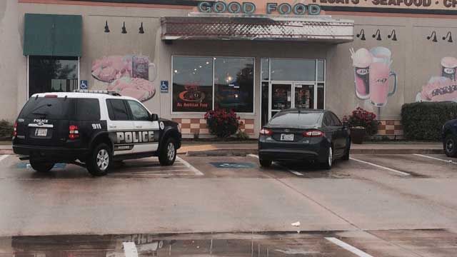 Police: Moore Restaurant Manager Stabbed While Fighting With Robber