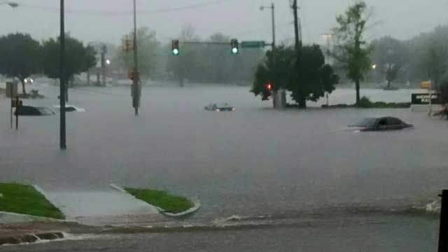 Rain Moves Into The Metro Causing More Flooding