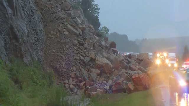 Crews Continue Work To Reopen NB I-35 After Rockslide