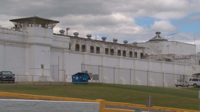 Prisons Board Delays Vote On Fallin's Early-Release Order