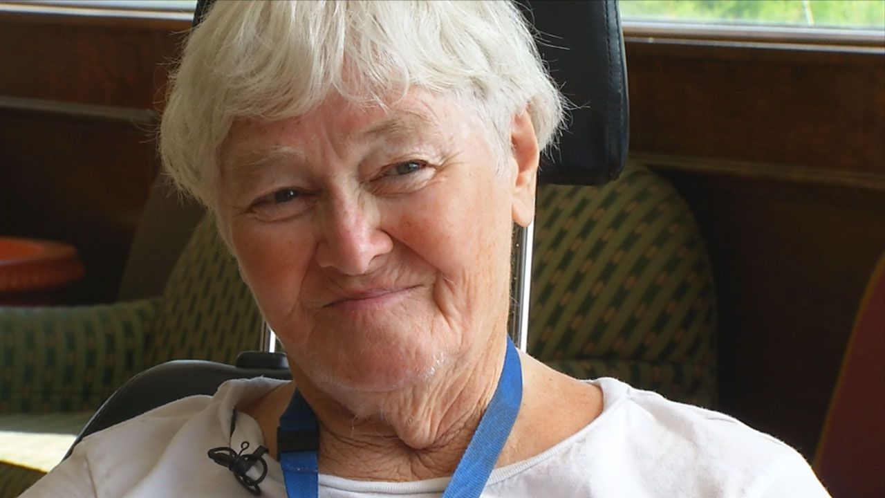 OKC Police Officers Deliver Birthday Cake For Stranded Woman