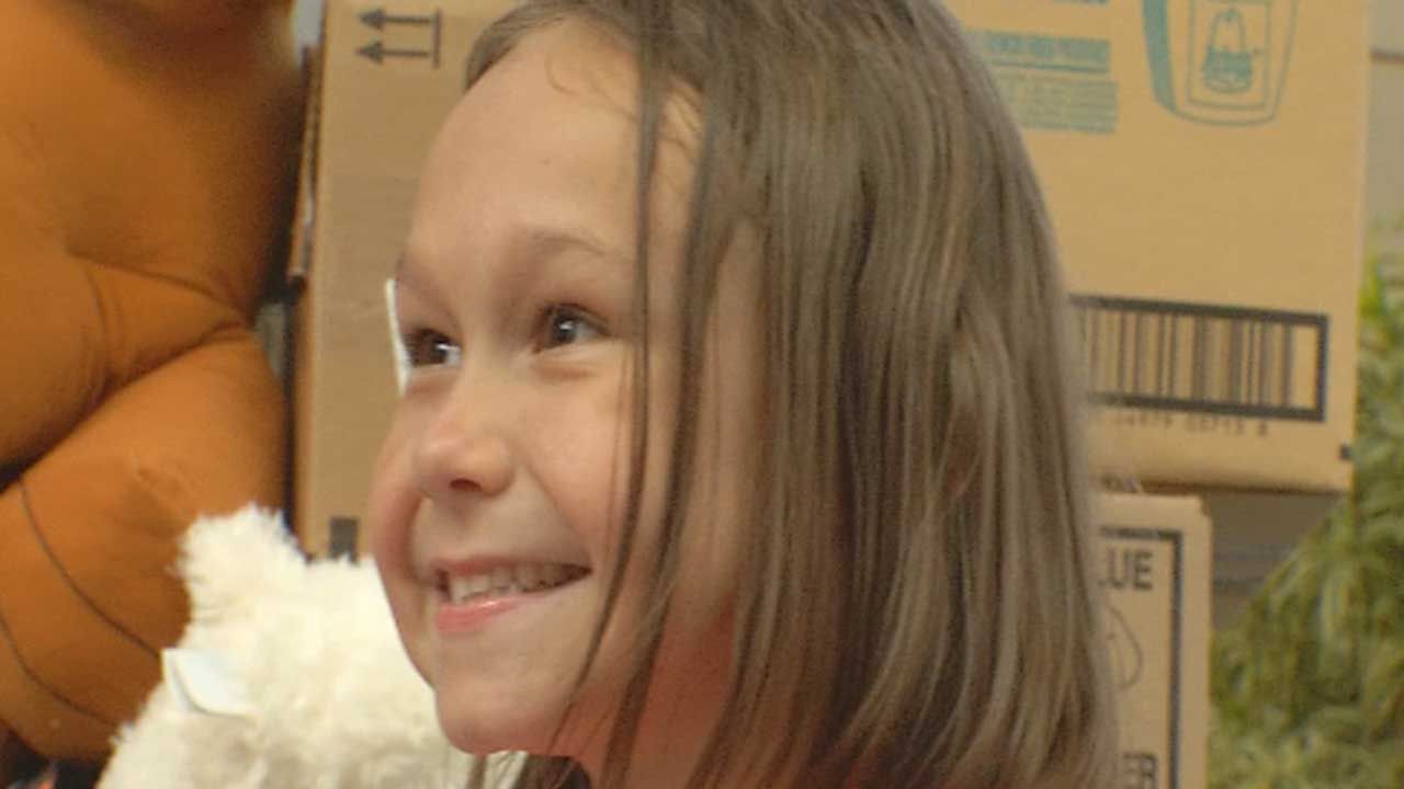 Metro Girl Donates Stuffed Animals For Birthday At OU Medical