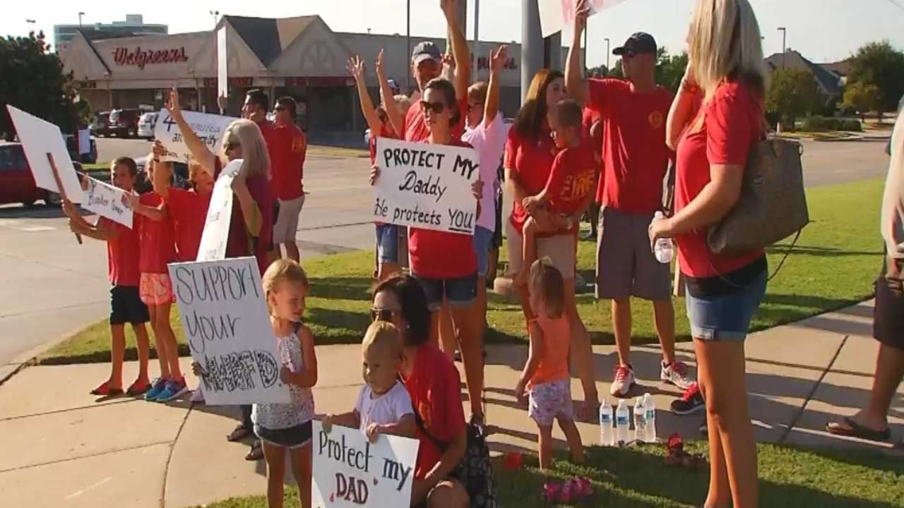 Firefighters, Residents Picket MWC Fire Department Cuts