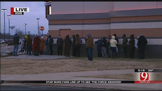 Oklahomans Line Up To Watch First Showing Of The Force Awakens