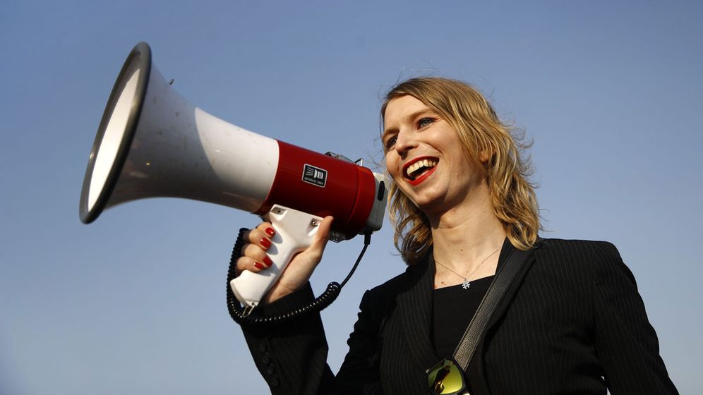 Chelsea Manning Hospitalized After Attempted Suicide News 9